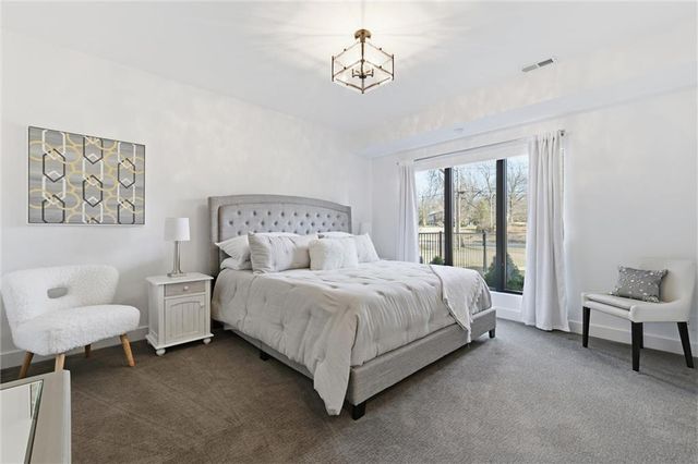 9645 Manor Road, Leawood, KS 66206