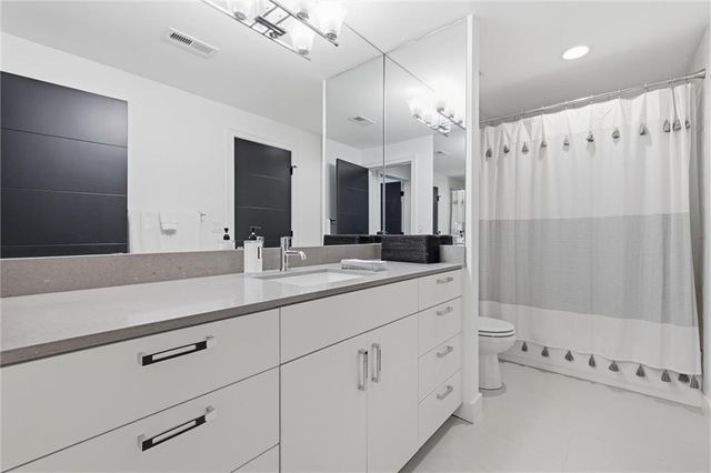 9645 Manor Road, Leawood, KS 66206