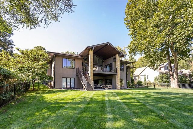 9645 Manor Road, Leawood, KS 66206