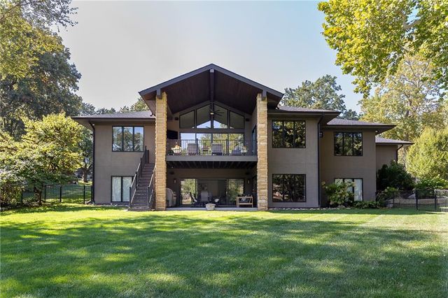 9645 Manor Road, Leawood, KS 66206