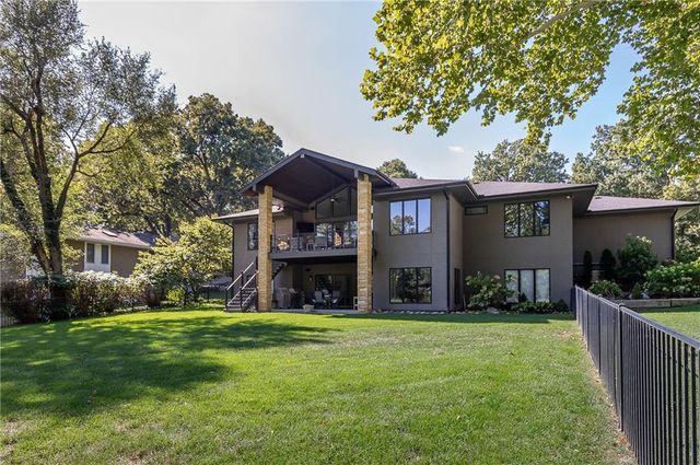9645 Manor Road, Leawood, KS 66206