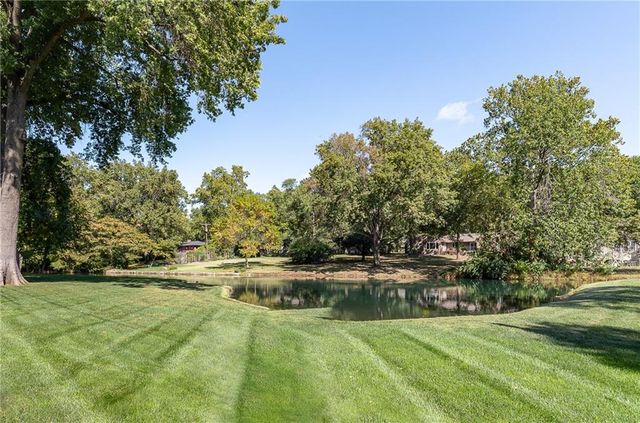 9645 Manor Road, Leawood, KS 66206