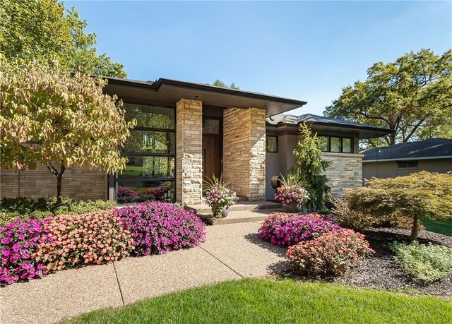 9645 Manor Road, Leawood, KS 66206