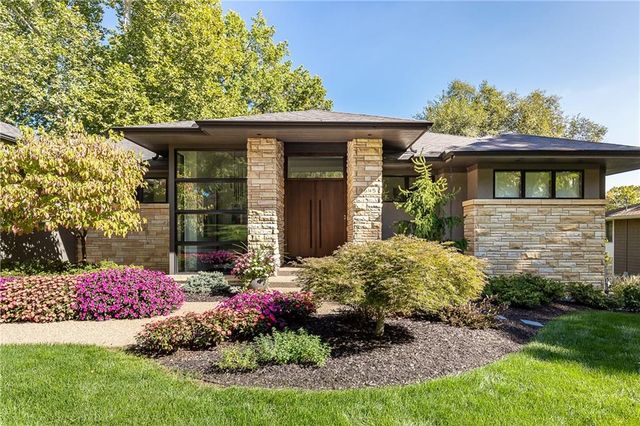 9645 Manor Road, Leawood, KS 66206