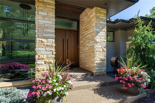 9645 Manor Road, Leawood, KS 66206