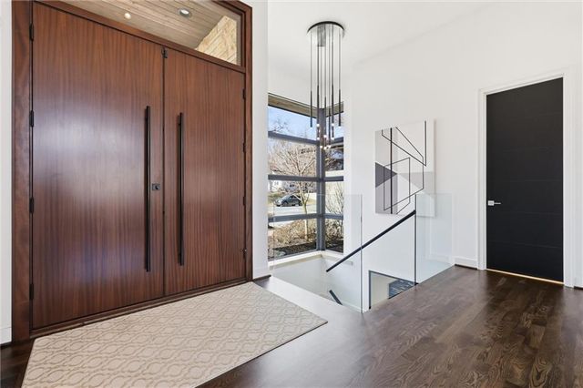 9645 Manor Road, Leawood, KS 66206