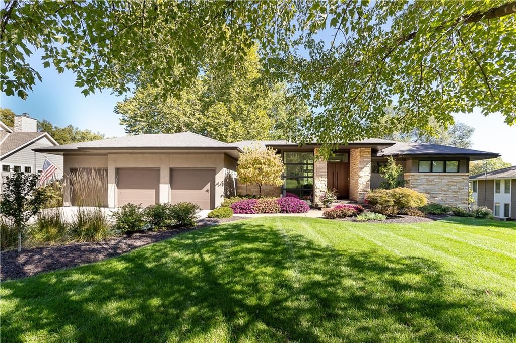 9645 Manor Road, Leawood, KS 66206