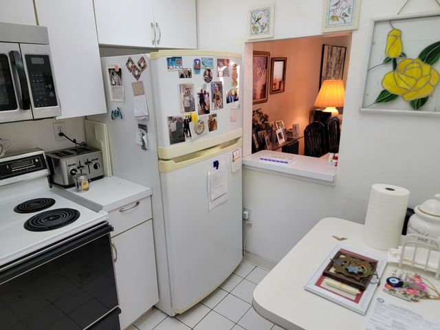 8950 Sunrise Lakes Boulevard 112, Sunrise, FL 33322