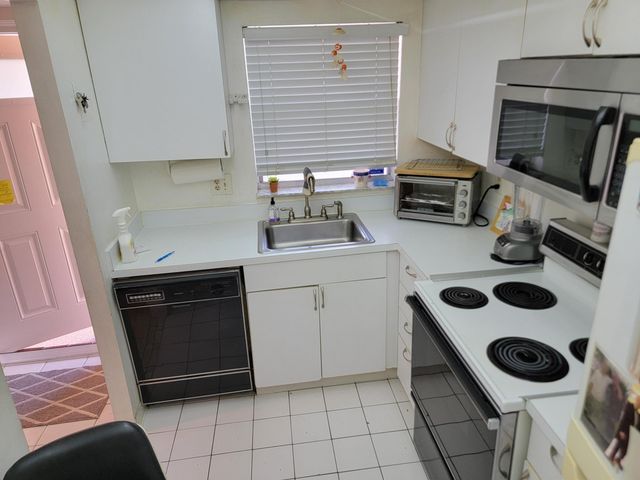 8950 Sunrise Lakes Boulevard 112, Sunrise, FL 33322