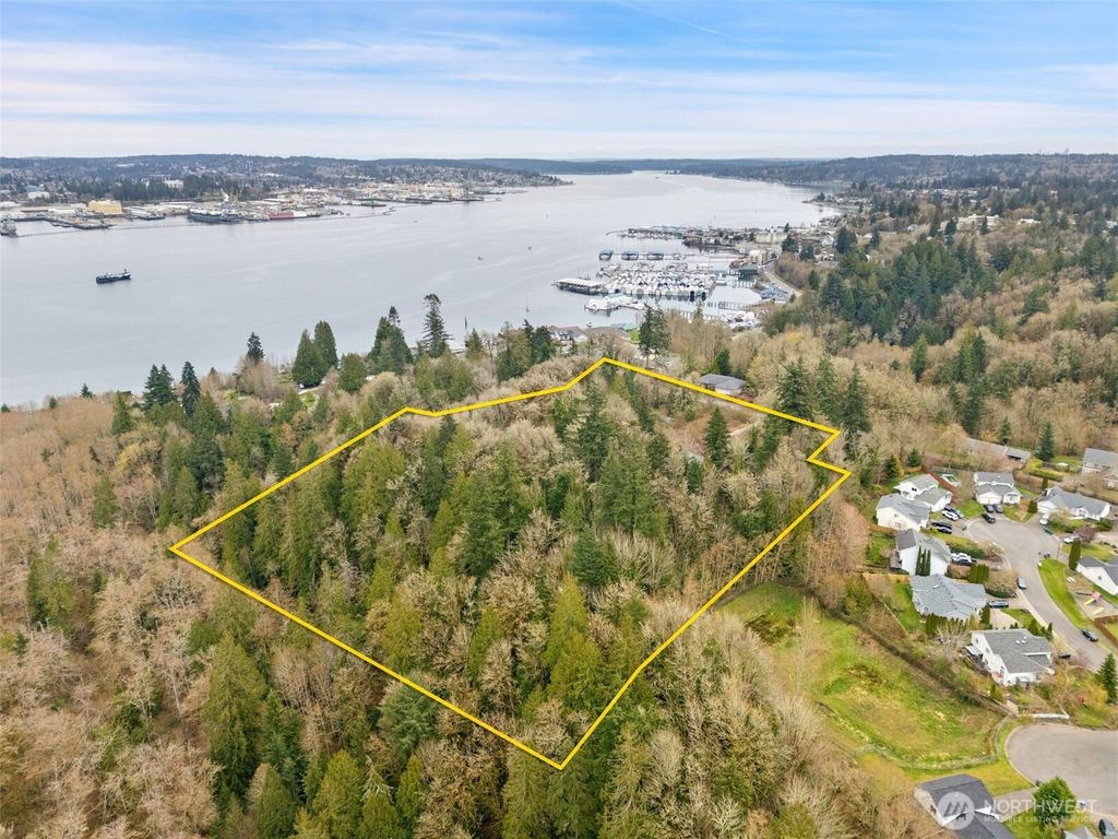 215 Caseco Lane, Port Orchard, WA 98366