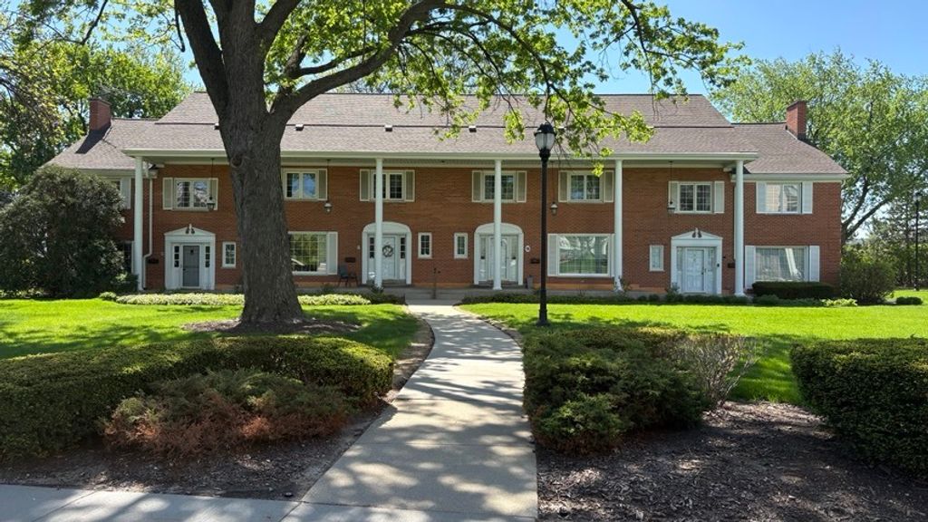 23 N Tower Road N, Oak Brook, IL 60523