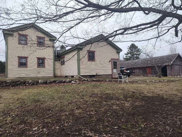 5726 N Lyons ROAD, Burlington, WI 53105