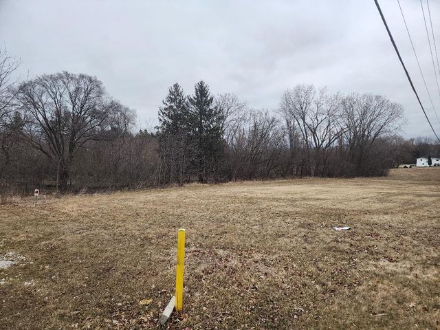 5726 N Lyons ROAD, Burlington, WI 53105