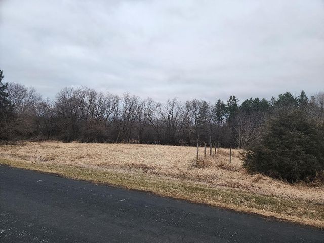 5726 N Lyons ROAD, Burlington, WI 53105