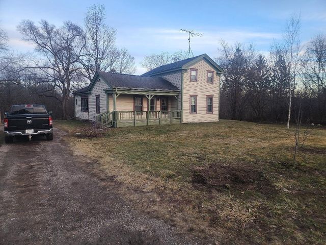 5726 N Lyons ROAD, Burlington, WI 53105