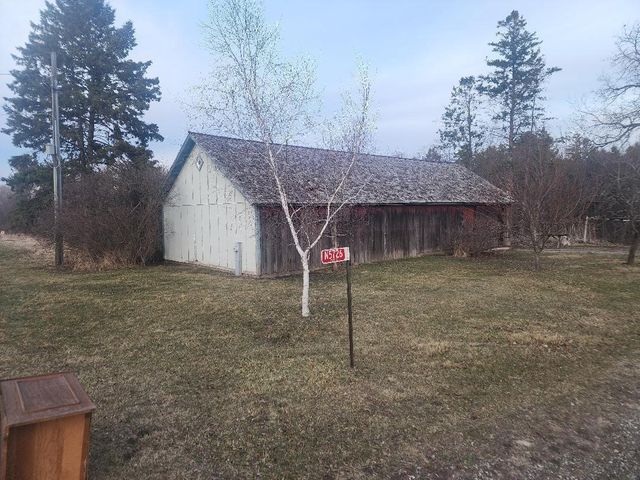 5726 N Lyons ROAD, Burlington, WI 53105