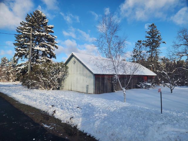 5726 N Lyons ROAD, Burlington, WI 53105