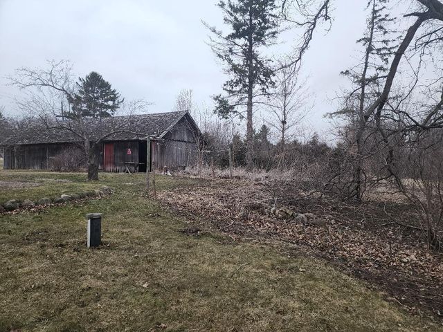 5726 N Lyons ROAD, Burlington, WI 53105