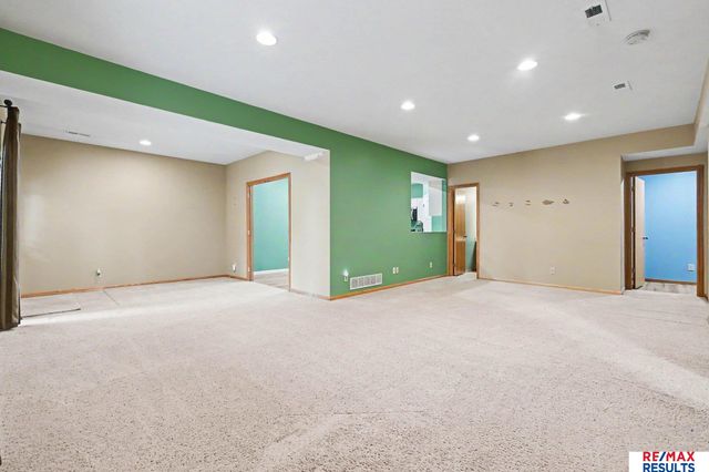 16218 Redwood Street, Omaha, NE 68136