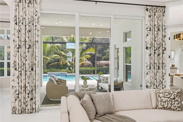 204 Strand Square, Vero Beach, FL 32963