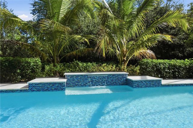 204 Strand Square, Vero Beach, FL 32963