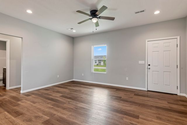 155 W Bluegrass Street, Rogersville, MO 65742