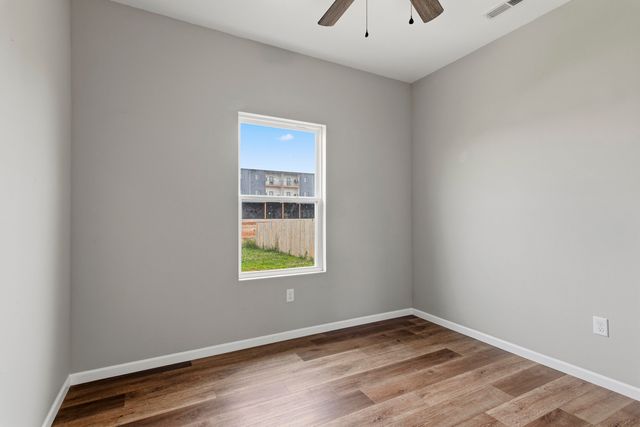 155 W Bluegrass Street, Rogersville, MO 65742
