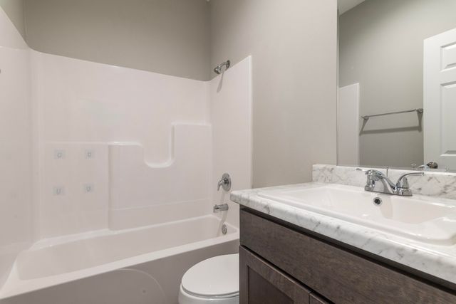 155 W Bluegrass Street, Rogersville, MO 65742