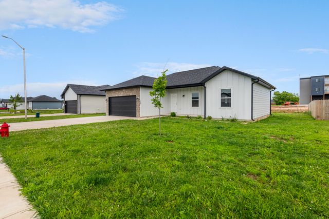 155 W Bluegrass Street, Rogersville, MO 65742