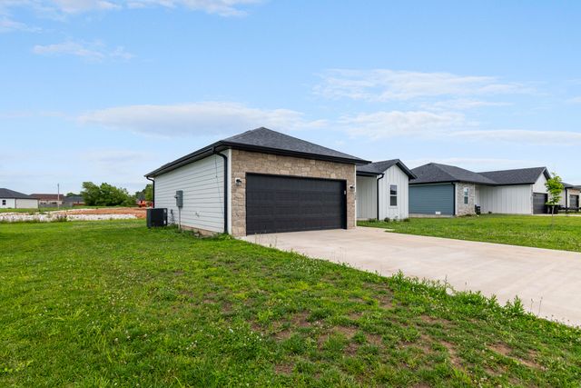 155 W Bluegrass Street, Rogersville, MO 65742