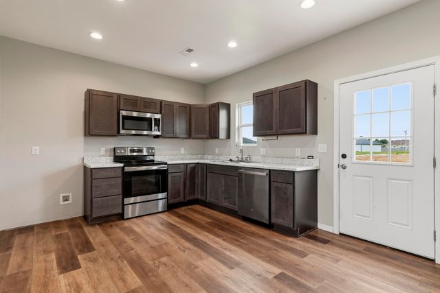 155 W Bluegrass Street, Rogersville, MO 65742