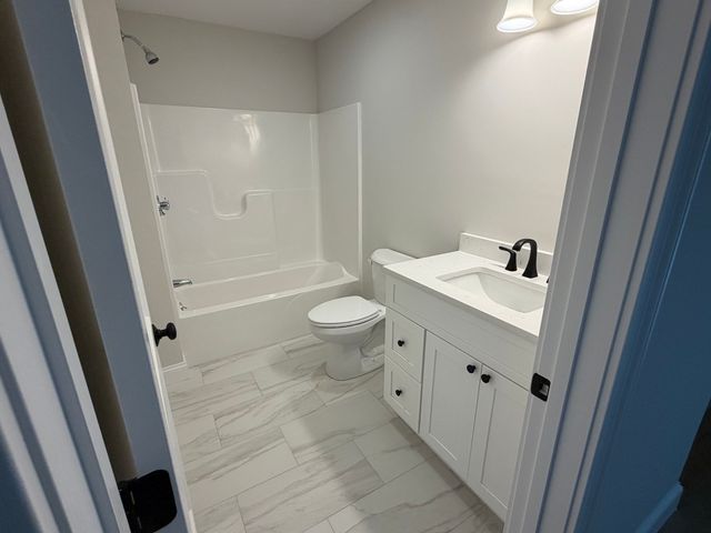 10 Maple Hill Rd, Lakeville, MA 02347