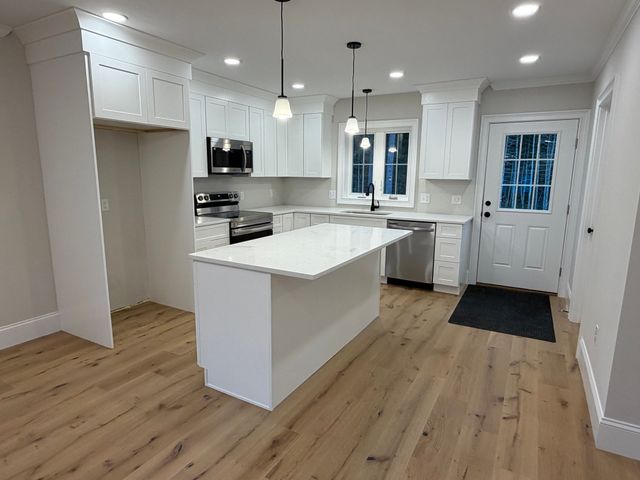 10 Maple Hill Rd, Lakeville, MA 02347