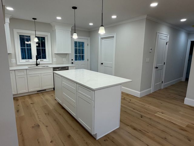 10 Maple Hill Rd, Lakeville, MA 02347