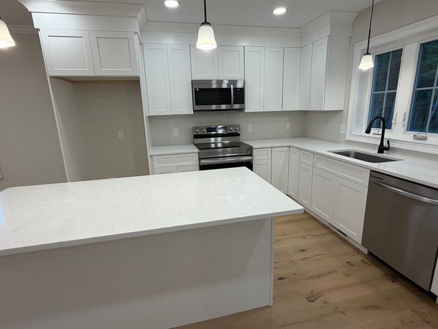 10 Maple Hill Rd, Lakeville, MA 02347