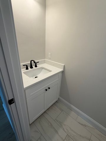 10 Maple Hill Rd, Lakeville, MA 02347