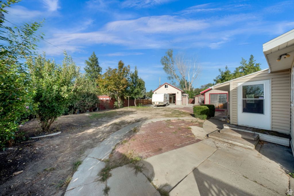 556 W GREENLEAF DR, Murray, UT 84123 — photo 4