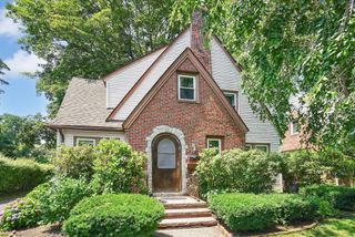 20 Bangor St, Springfield, MA 01118