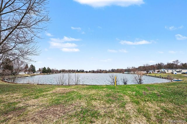 49611 Au Lac Dr E, Chesterfield, MI 48051