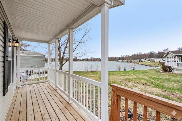 49611 Au Lac Dr E, Chesterfield, MI 48051