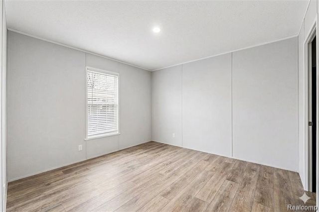 49611 Au Lac Dr E, Chesterfield, MI 48051