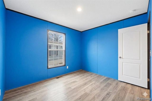 49611 Au Lac Dr E, Chesterfield, MI 48051