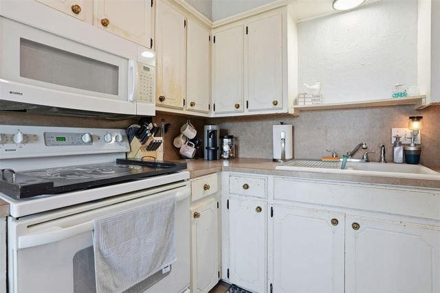 6125 SW Park Pl, Lawton, OK 73505