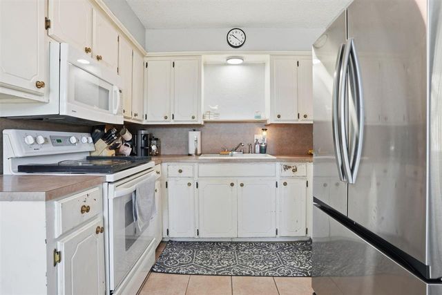 6125 SW Park Pl, Lawton, OK 73505