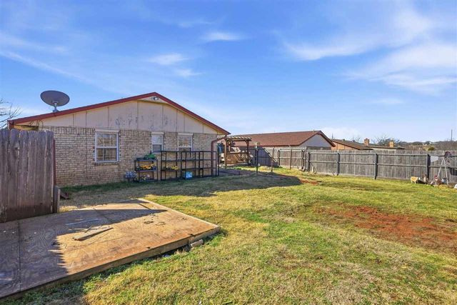 6125 SW Park Pl, Lawton, OK 73505
