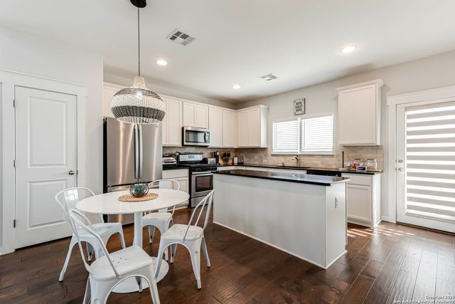 5230 Nature Path, Marion, TX 78124