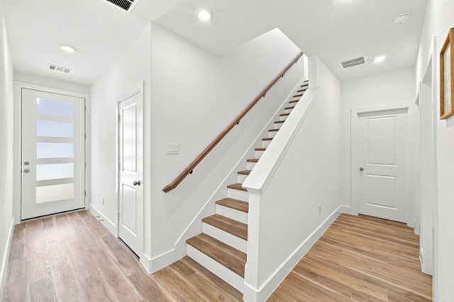6051 Cebra Street, Houston, TX 77091