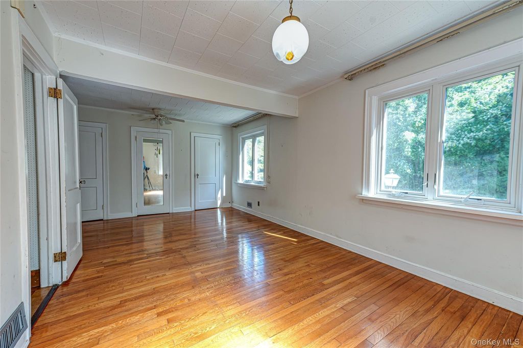 54 Greenhills Road, Huntington Station, NY 11746 — photo 4
