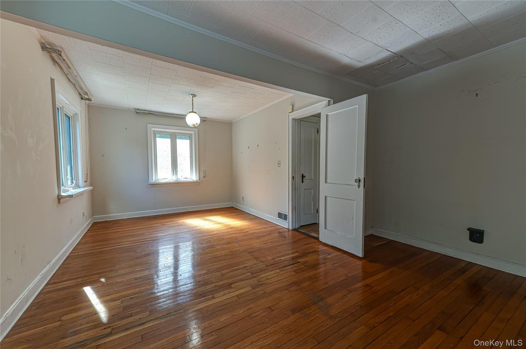 54 Greenhills Road, Huntington Station, NY 11746 — photo 5