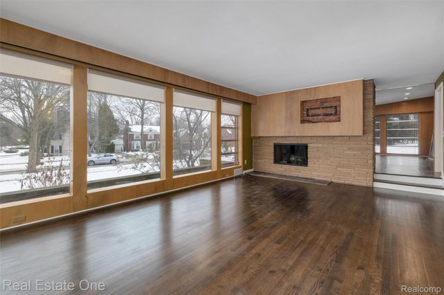 8675 Nadine Avenue, Huntington Woods, MI 48070